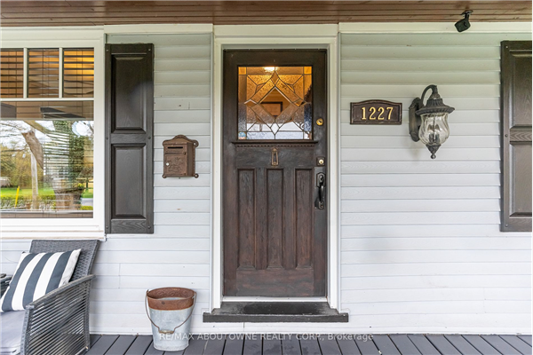 1227 Lockhart Rd, Burlington