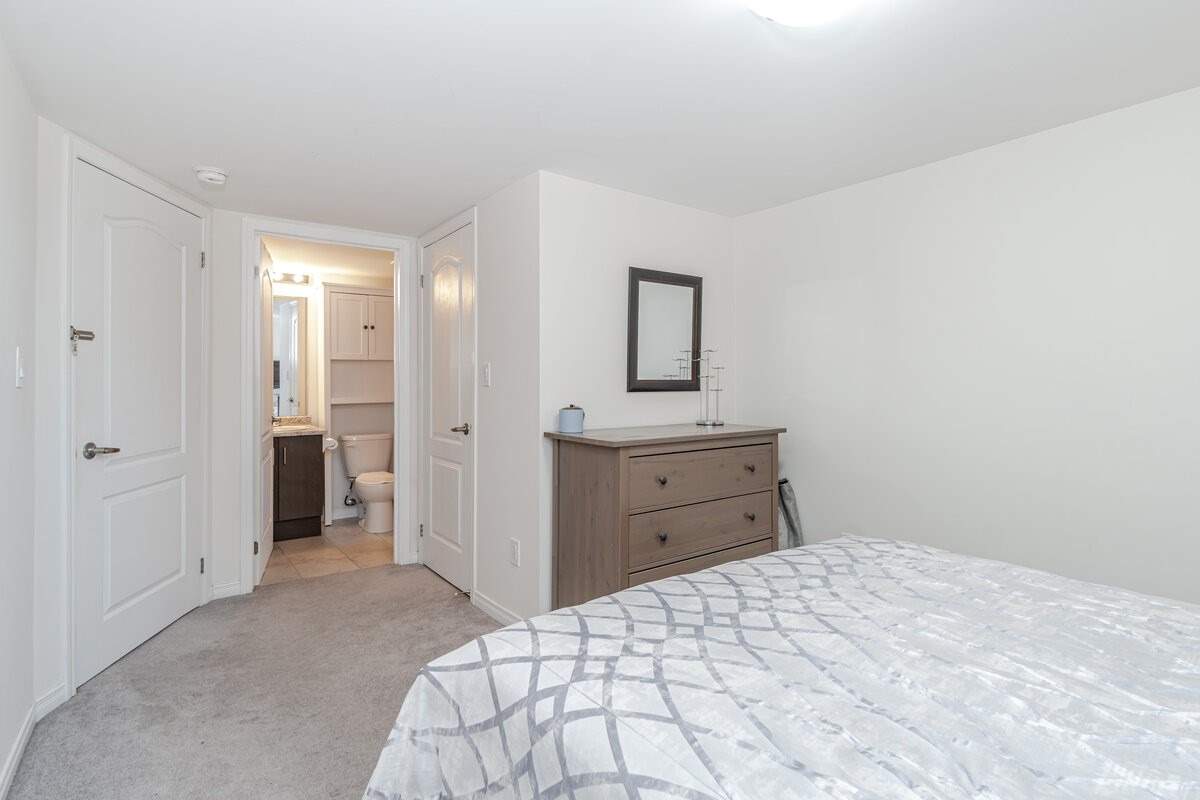 11 Applewood Lane, #112
