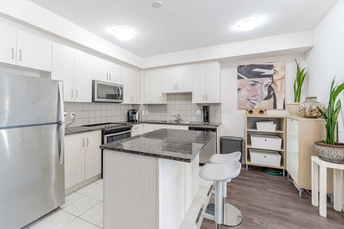 11 Applewood Lane, #112
