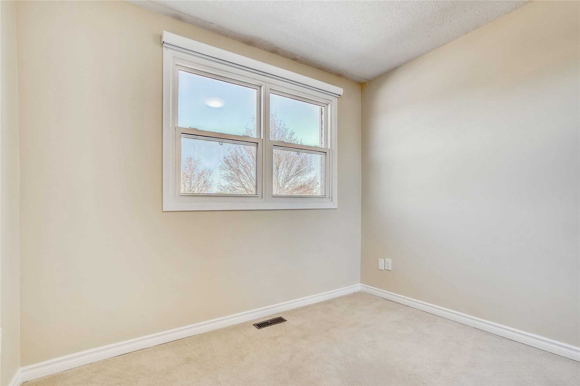 1097 Mannington Crt