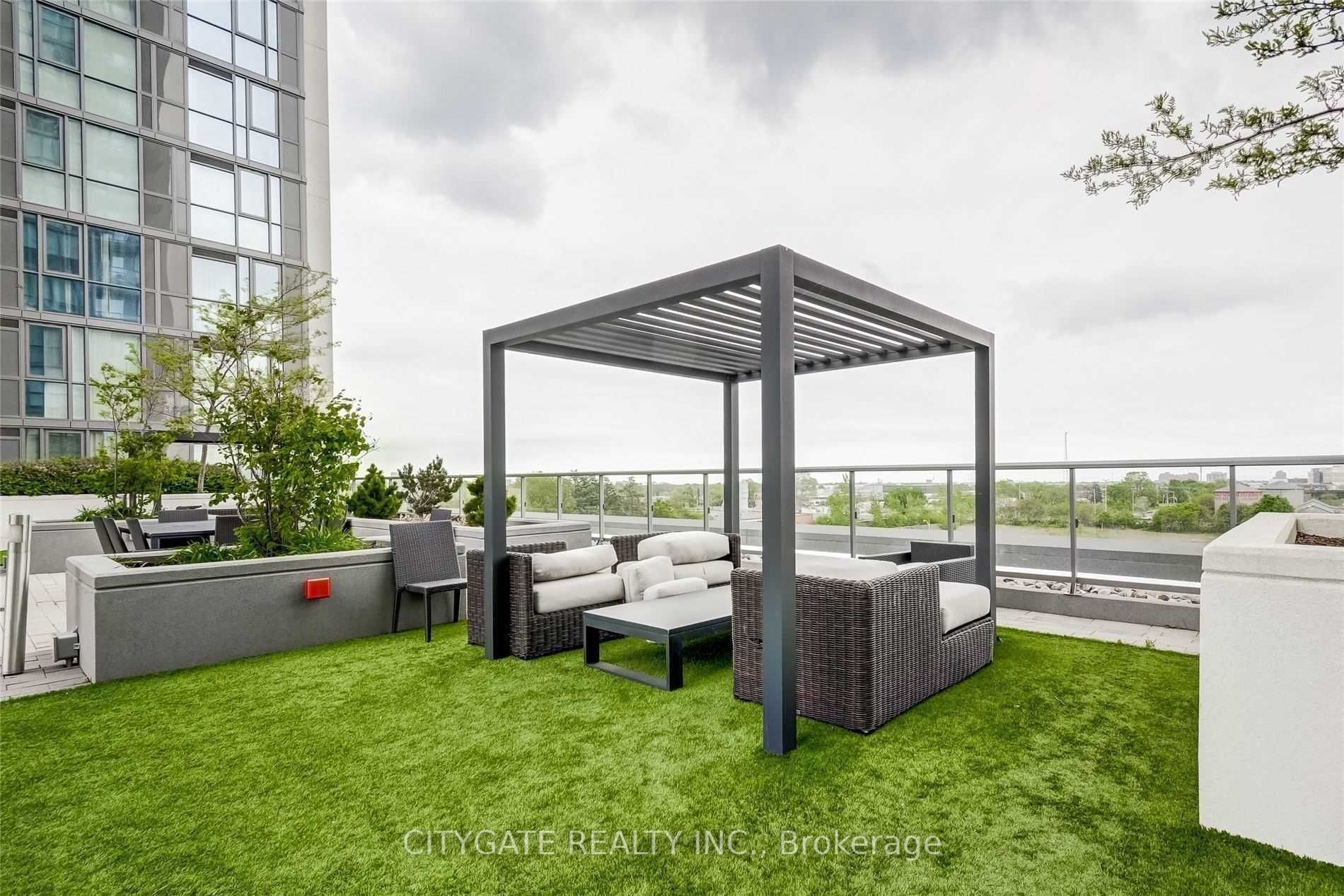 17 Zorra St, #1607