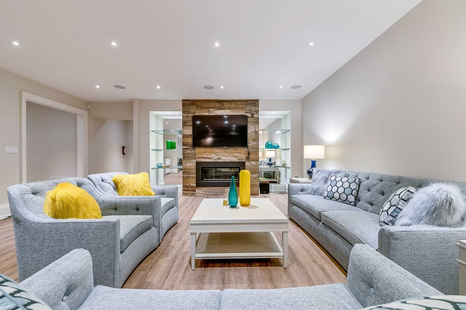 367 Maple Grove Dr