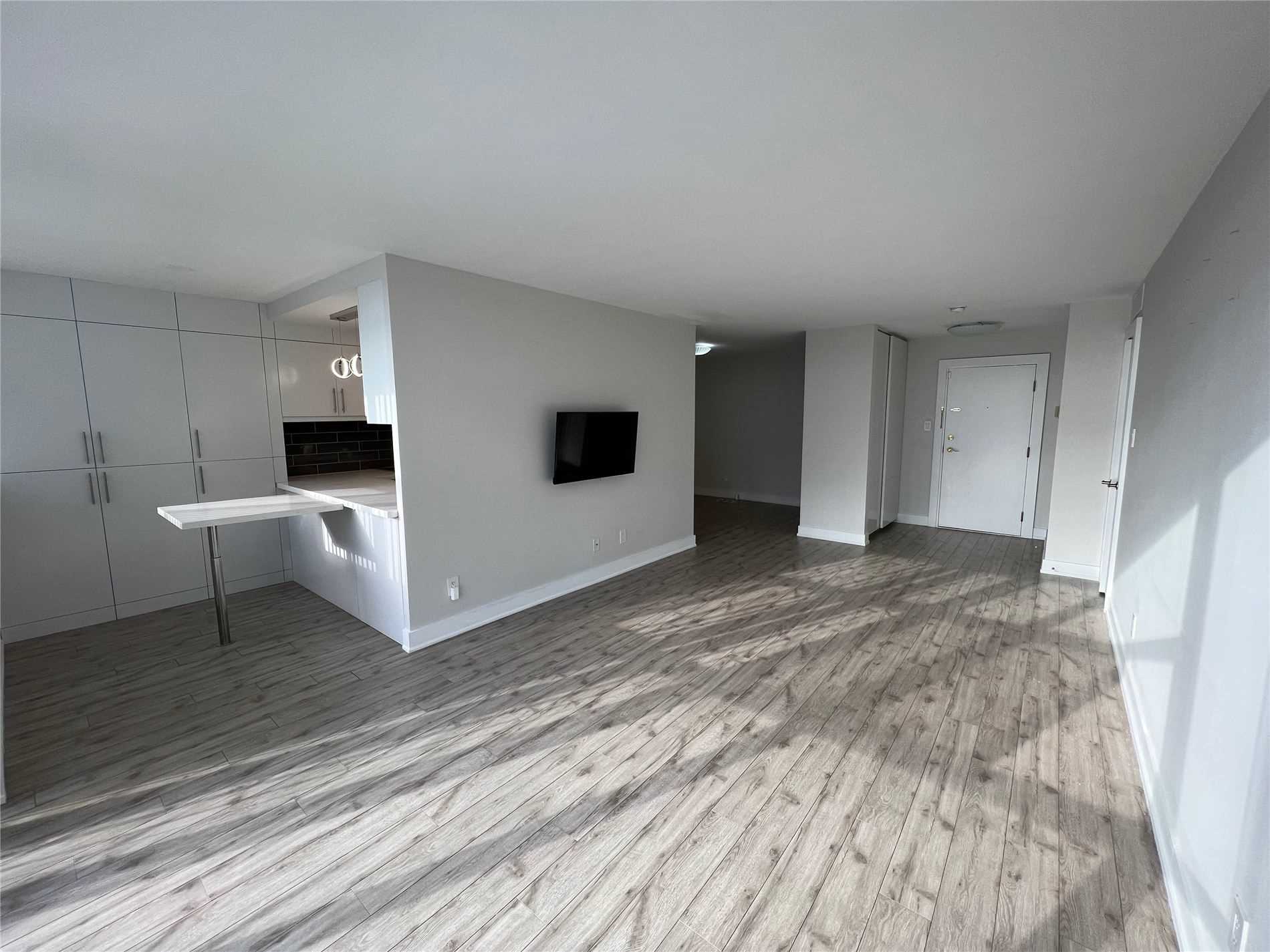 Listing W5956693 - Large Photo # 2