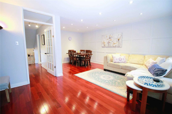 2445 Homelands Dr, Mississauga