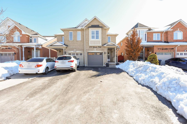 572 Garden Walk, Mississauga