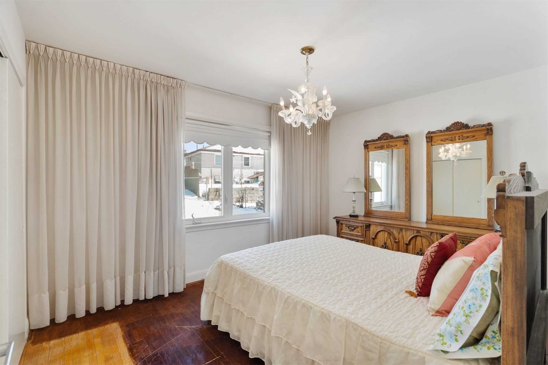 33 Coquette Road