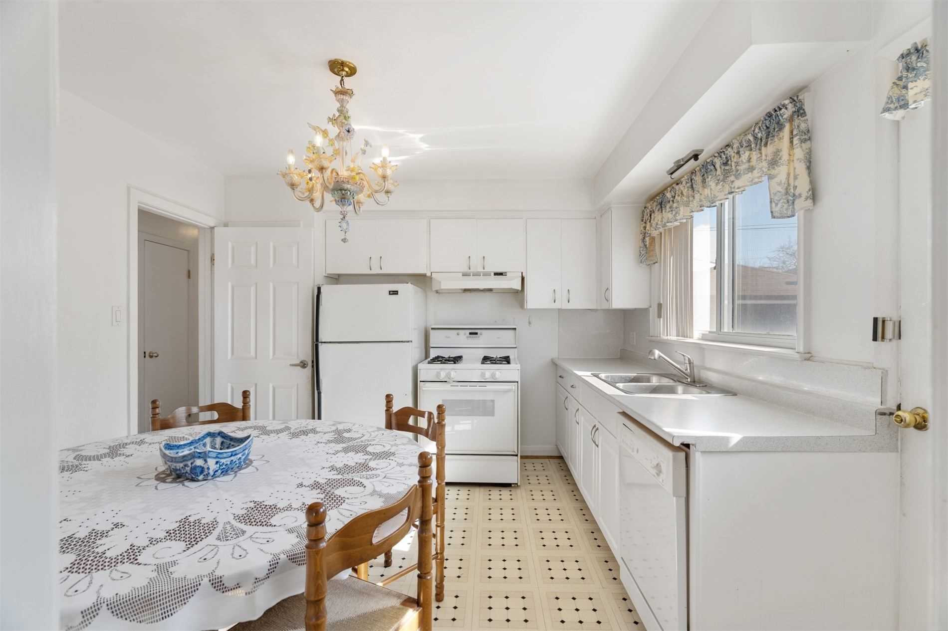 33 Coquette Road