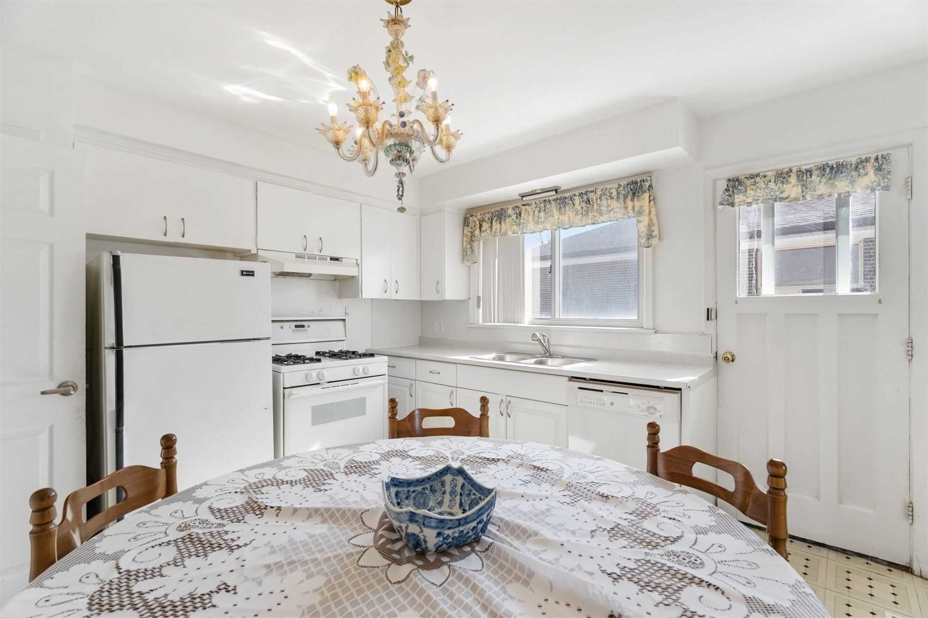 33 Coquette Road