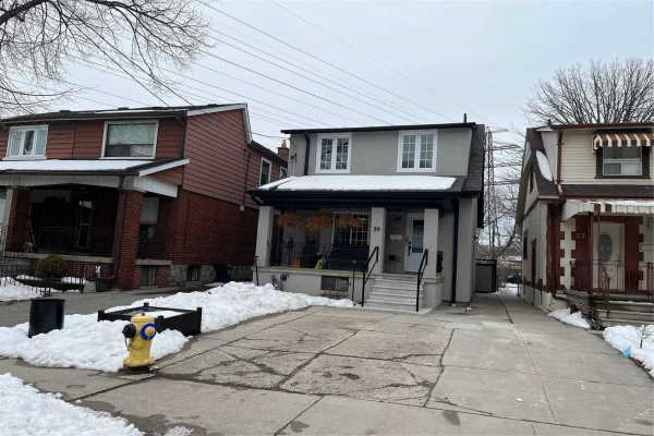 39 Silverthorn Ave, Toronto