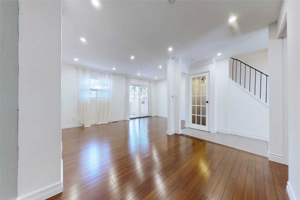 1055 Shawnmarr Rd, Mississauga