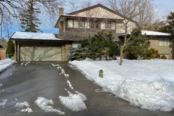 261 Pinetree Way, Mississauga