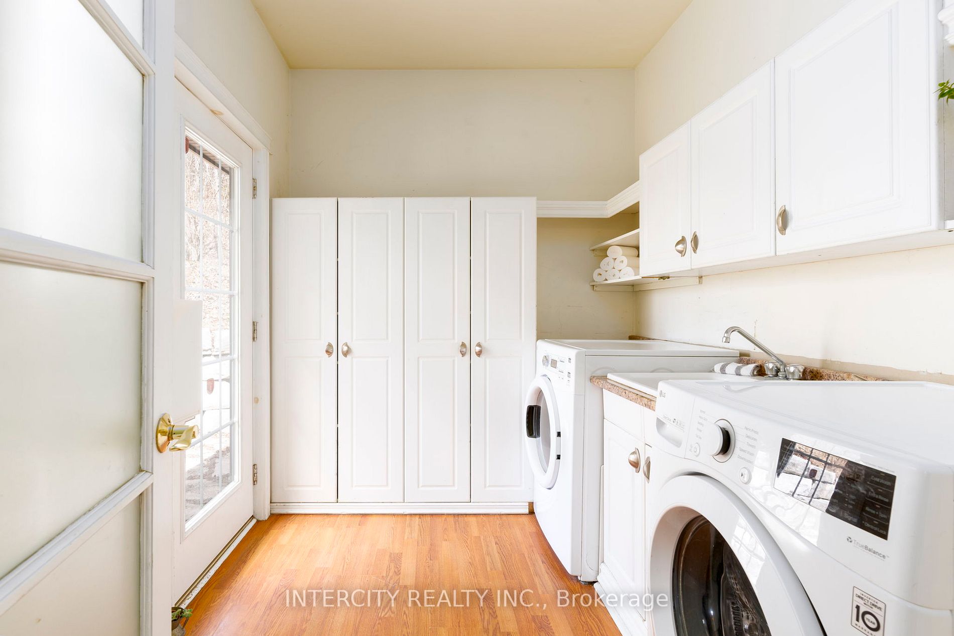433 King Street E