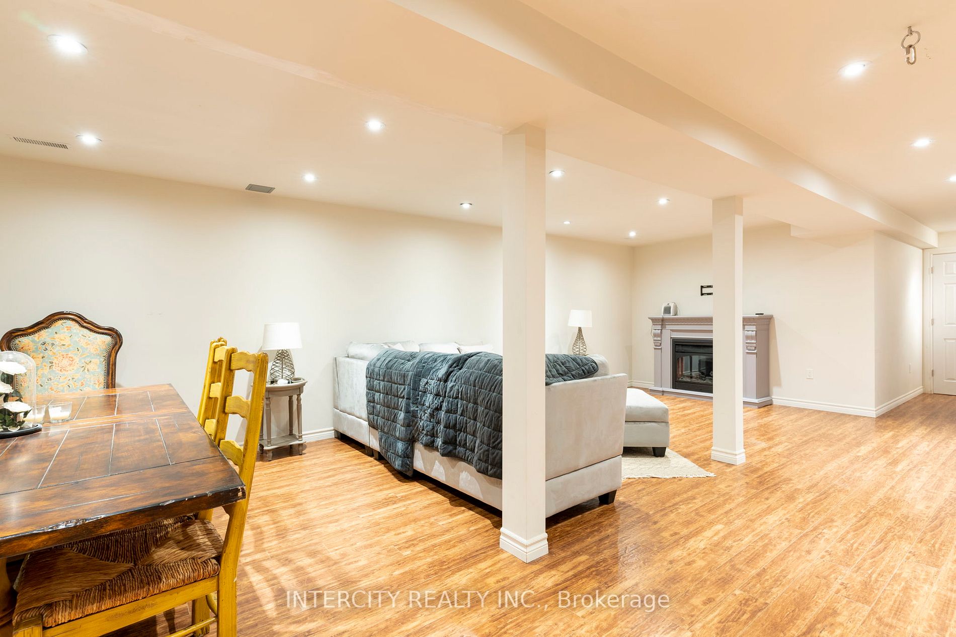 433 King Street E