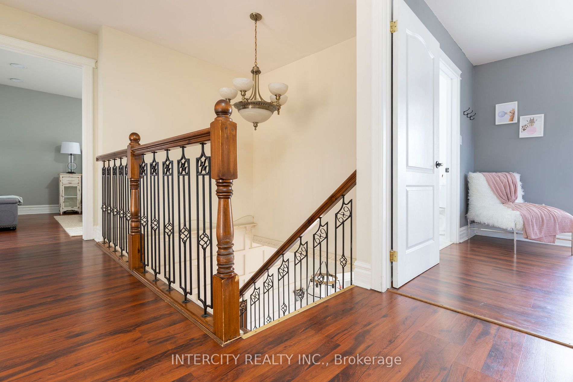 433 King Street E