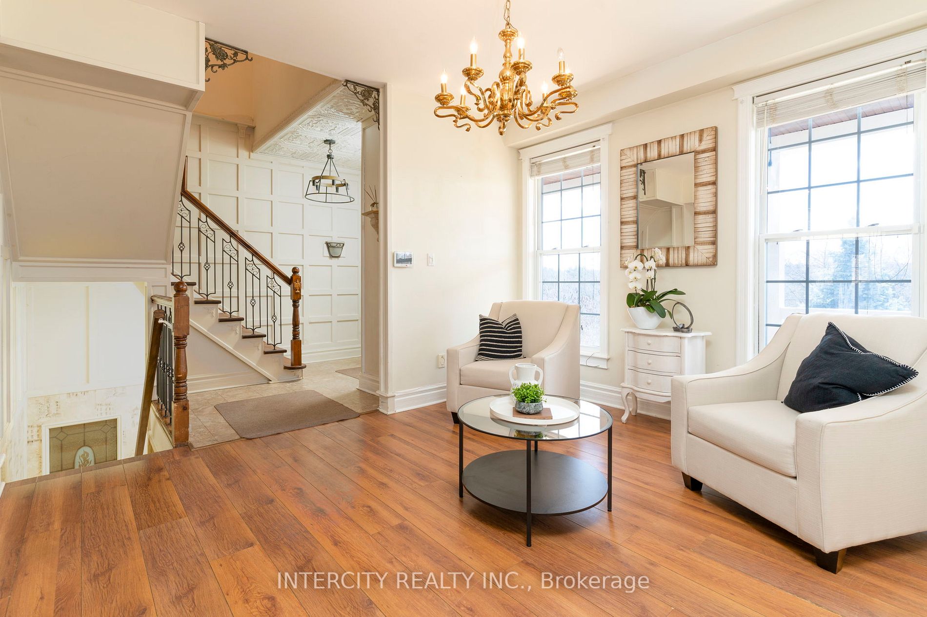 433 King Street E