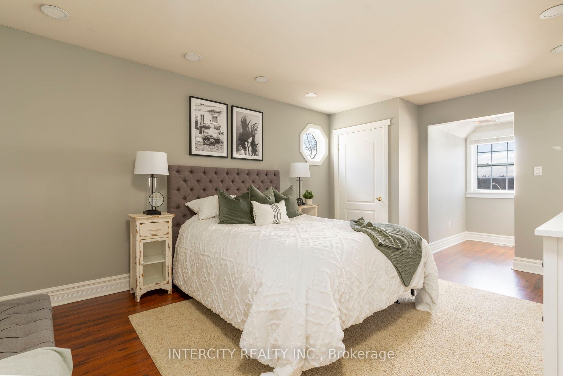 433 King Street E