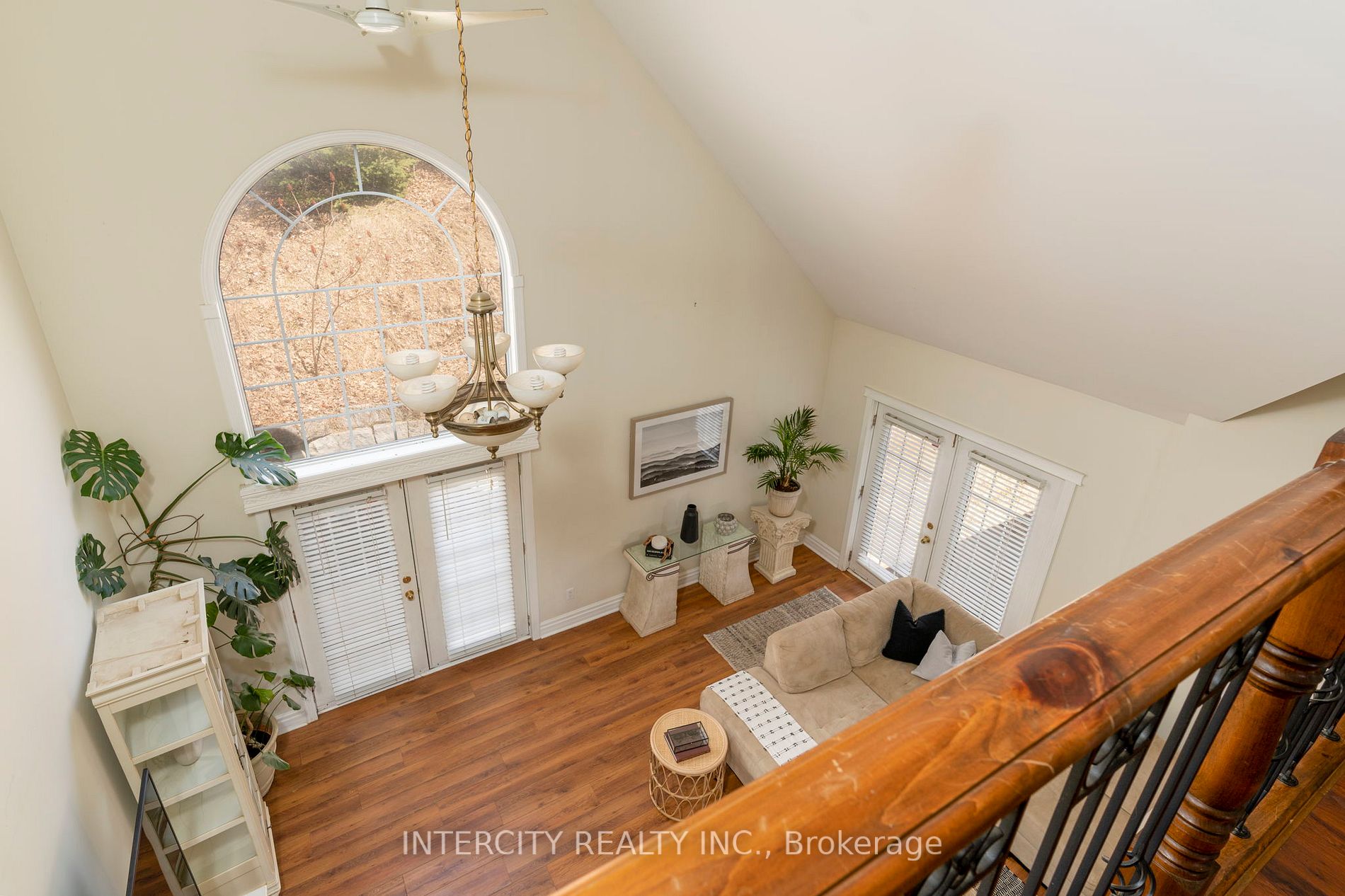 433 King Street E