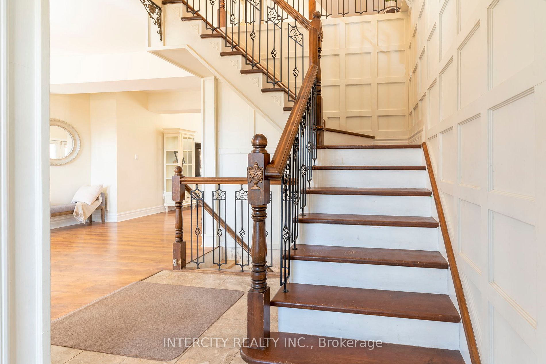433 King Street E