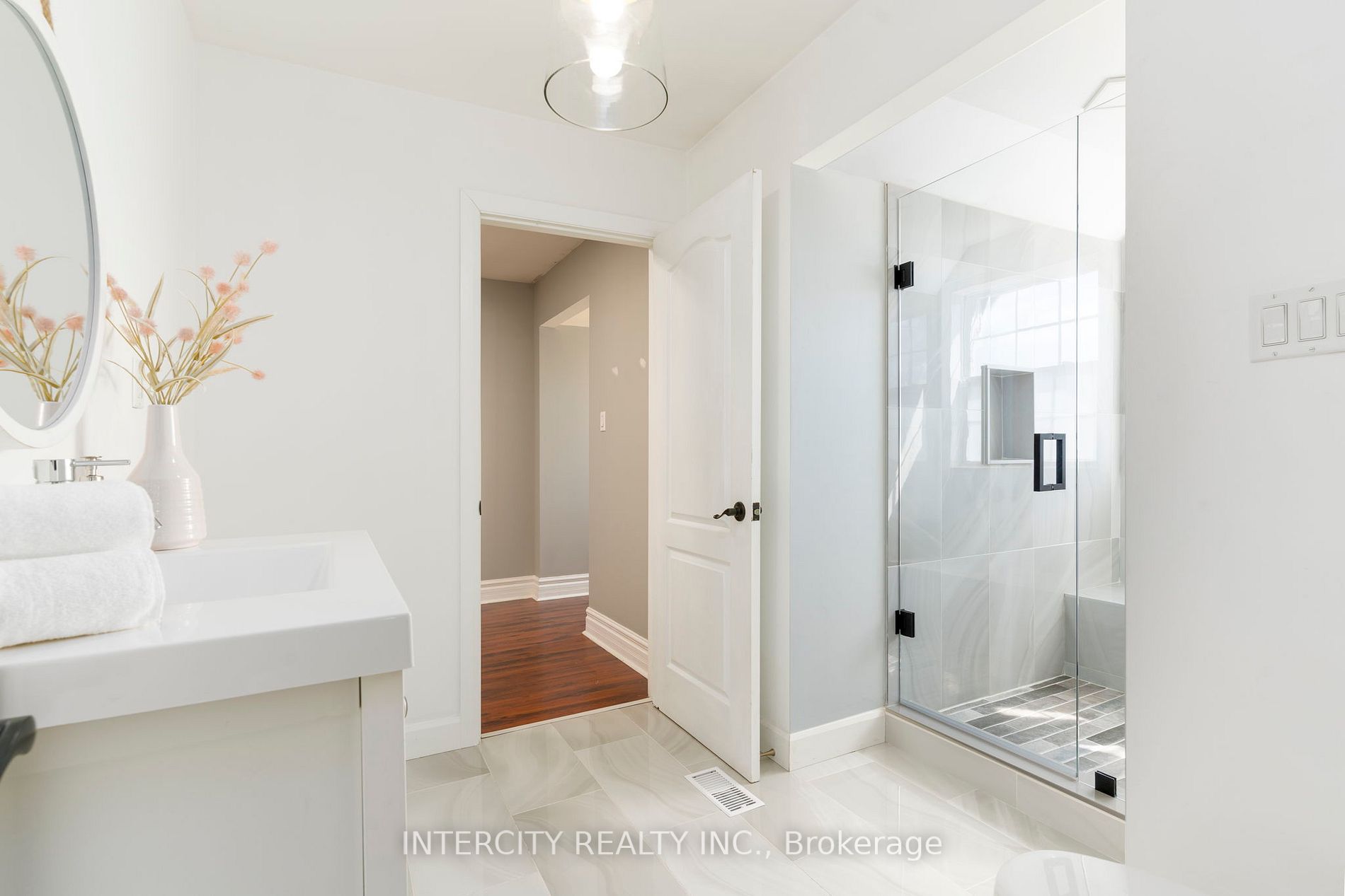 433 King Street E