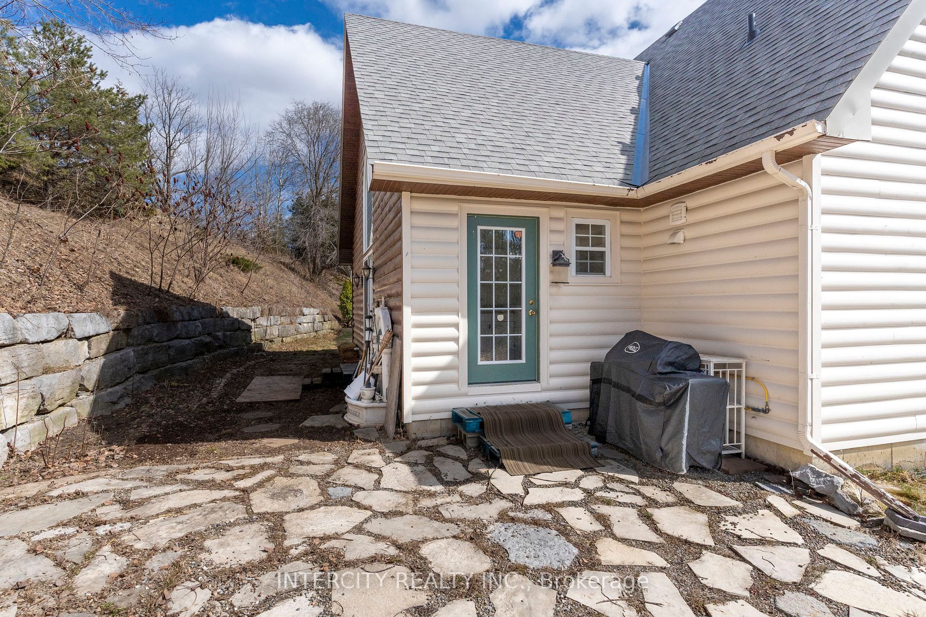 433 King Street E