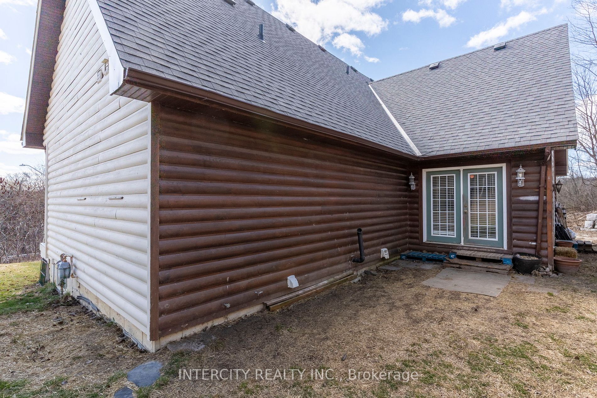 433 King Street E