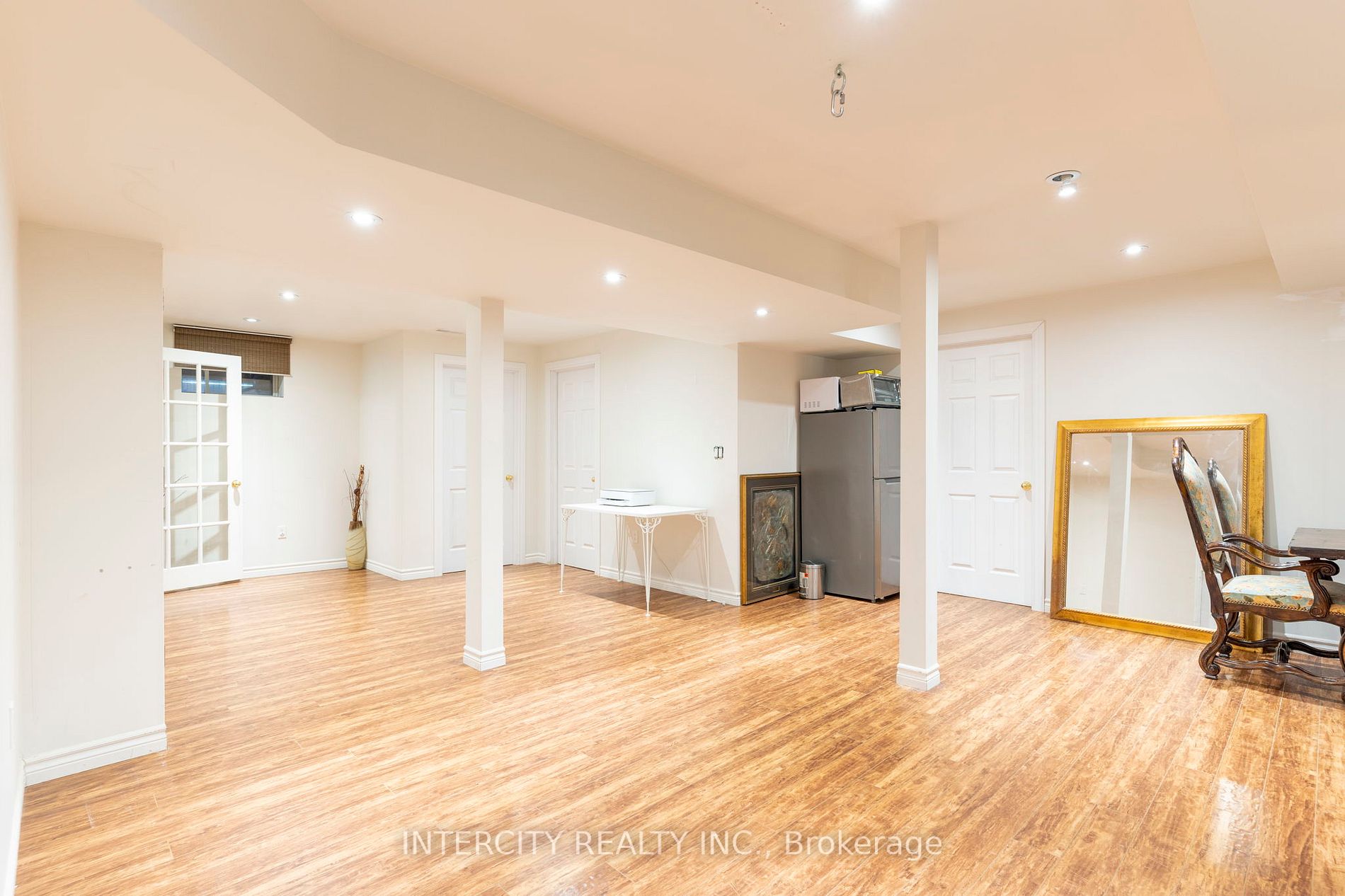 433 King Street E