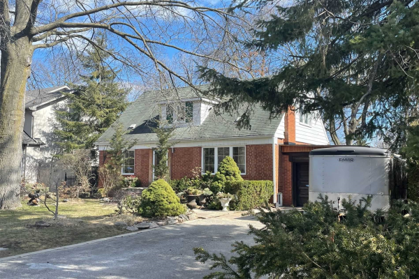 838 Melton Dr, Mississauga