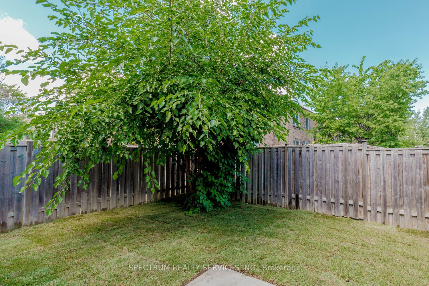 8 Norbrook Cres