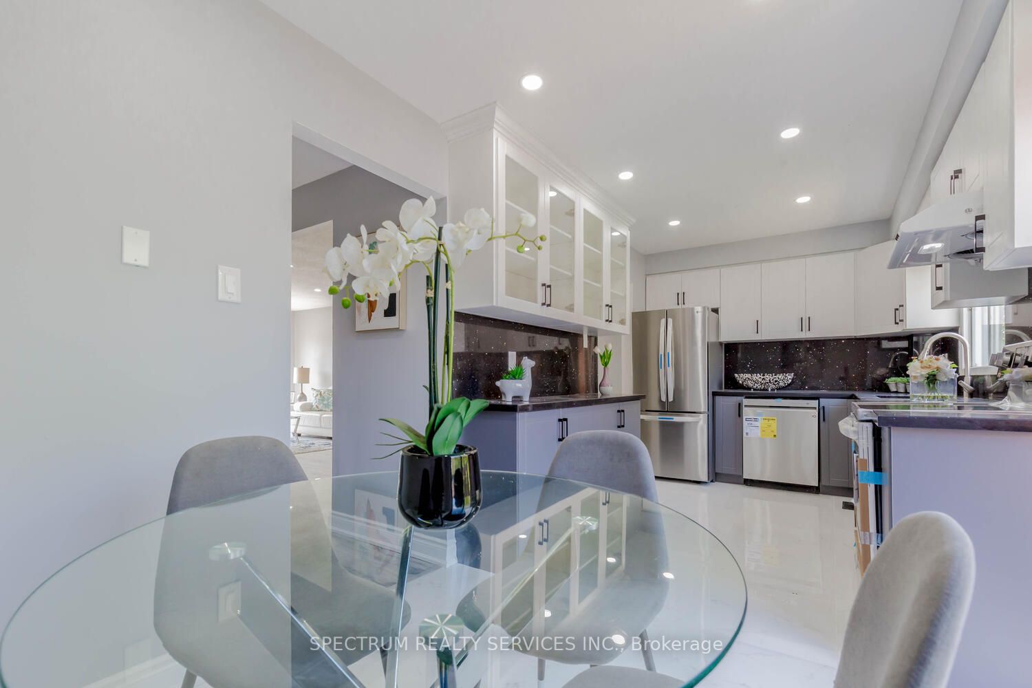8 Norbrook Cres