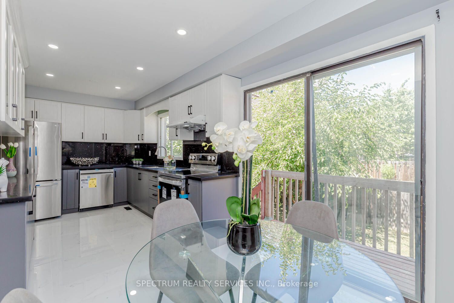 8 Norbrook Cres