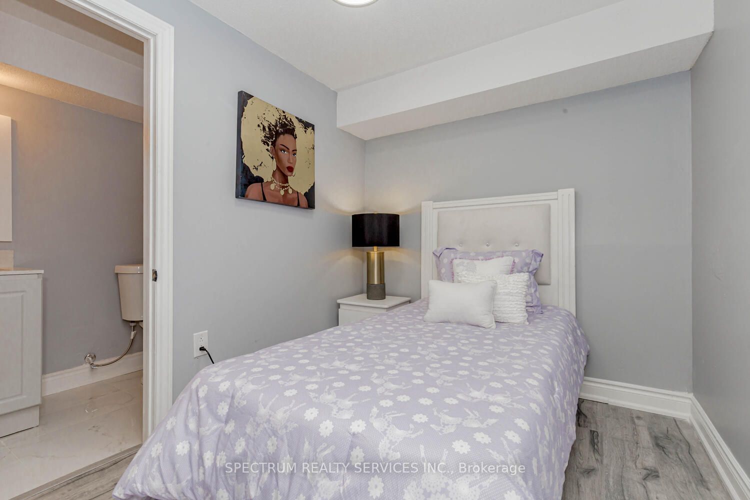 8 Norbrook Cres