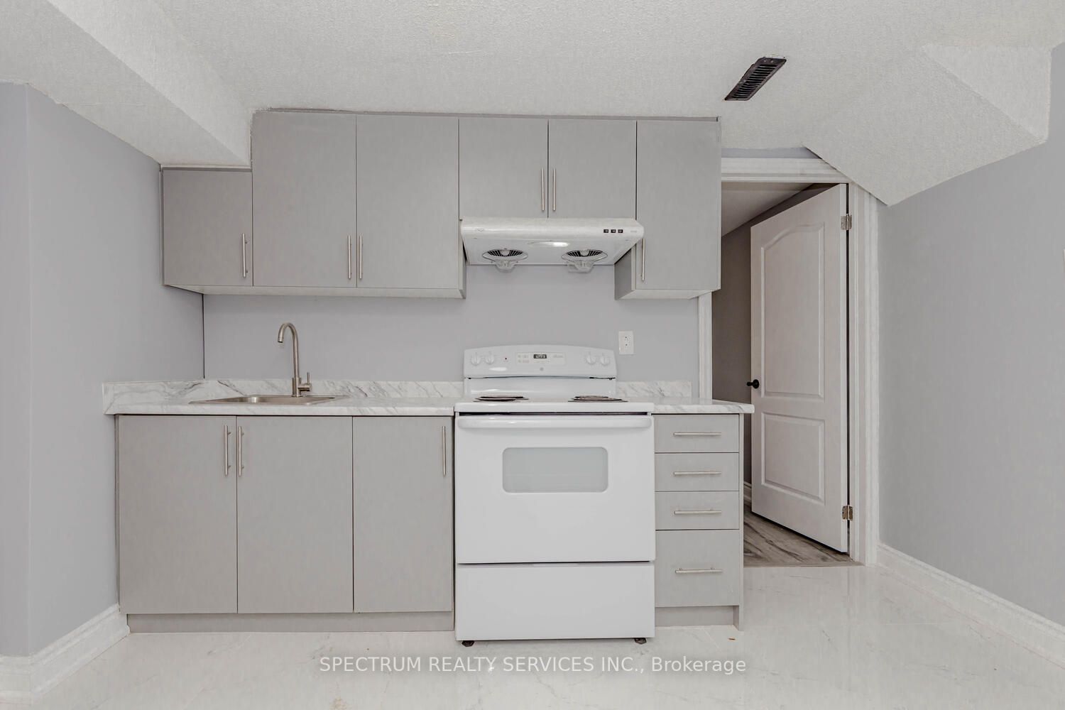 8 Norbrook Cres