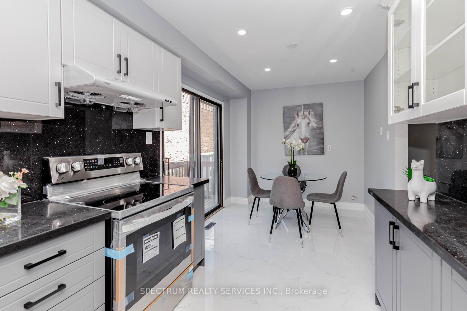 8 Norbrook Cres