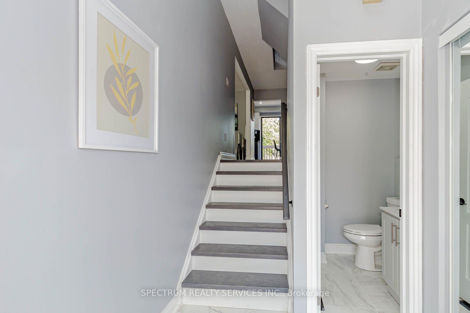8 Norbrook Cres
