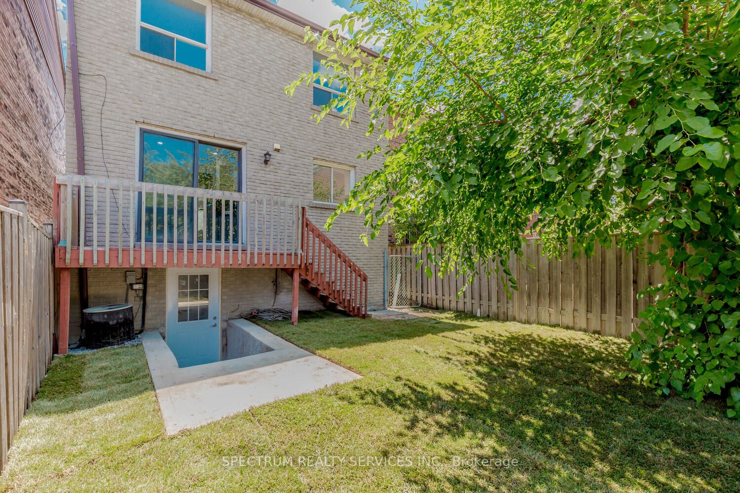 8 Norbrook Cres
