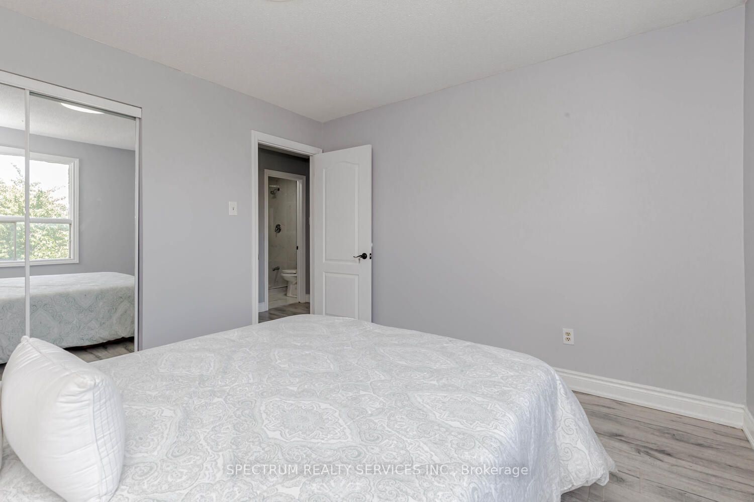 8 Norbrook Cres