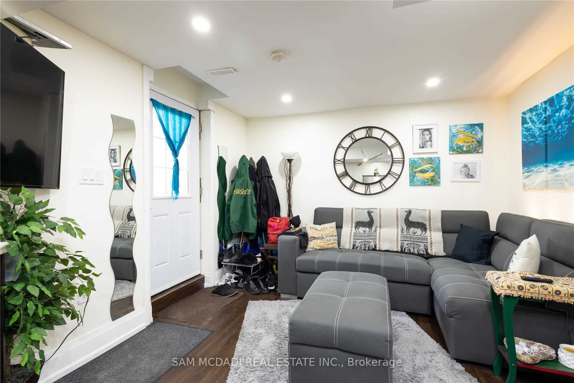 1099 Hedge Drive