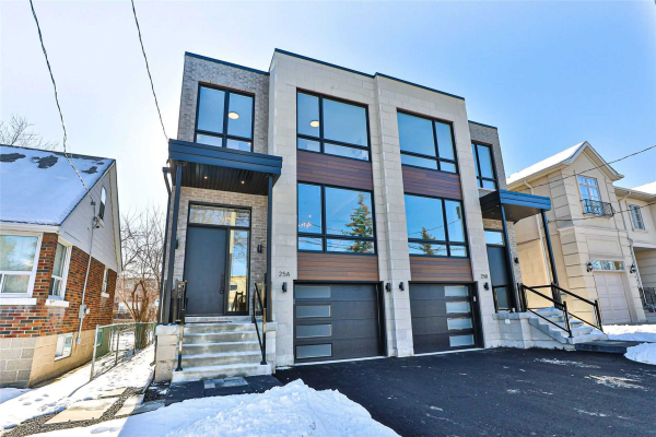 25A Roseland Dr, Toronto