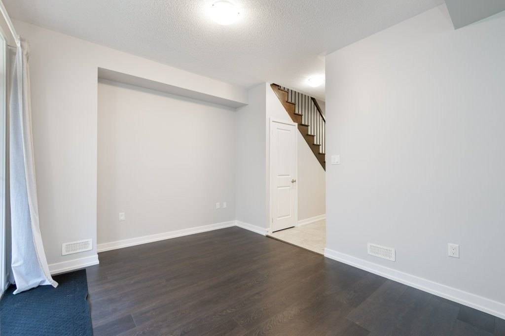 220 Squire Crescent