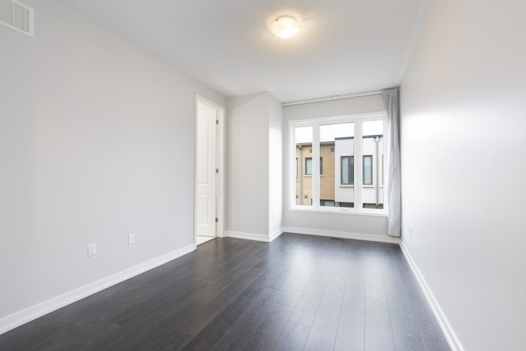220 Squire Crescent