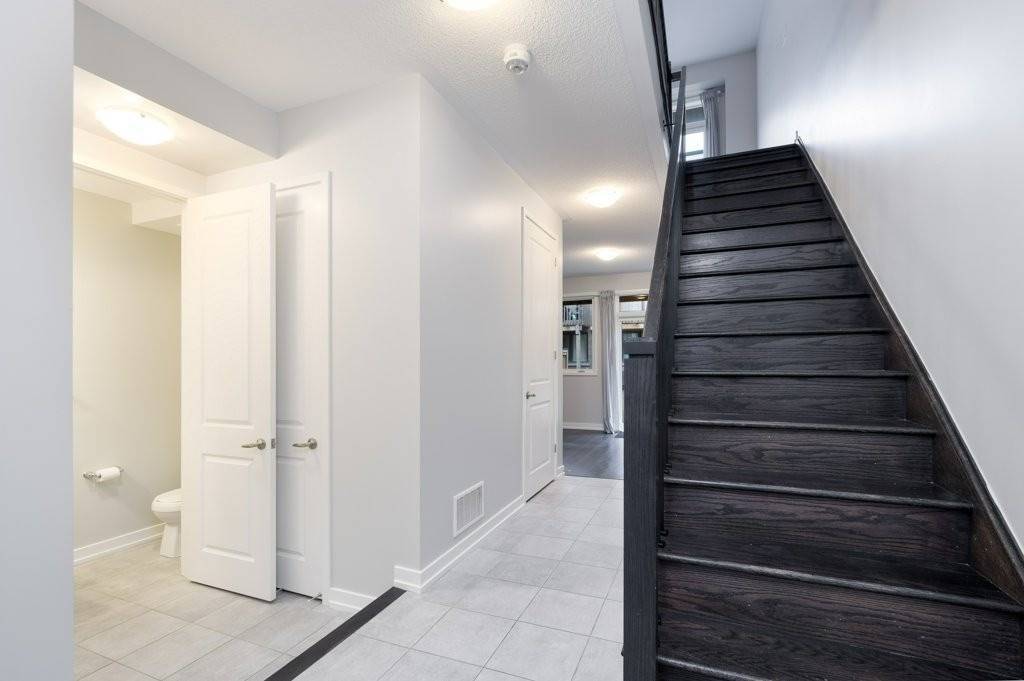 220 Squire Crescent