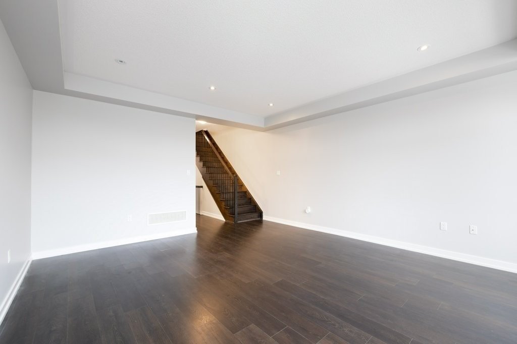 220 Squire Crescent
