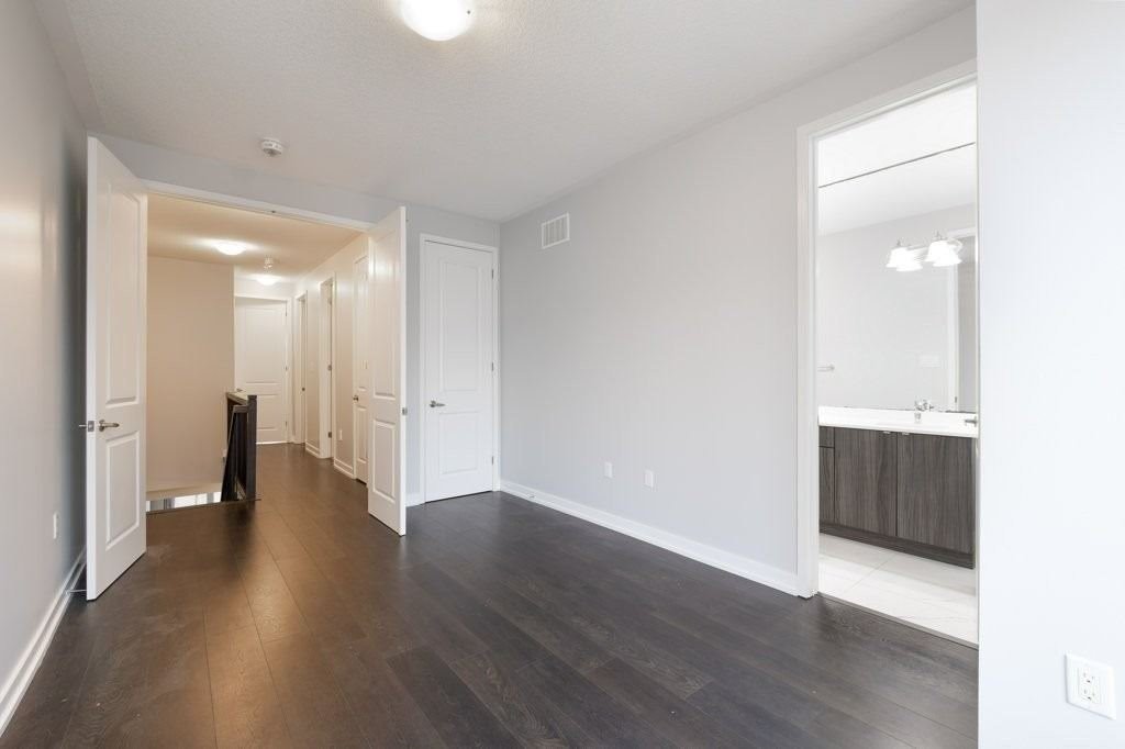 220 Squire Crescent