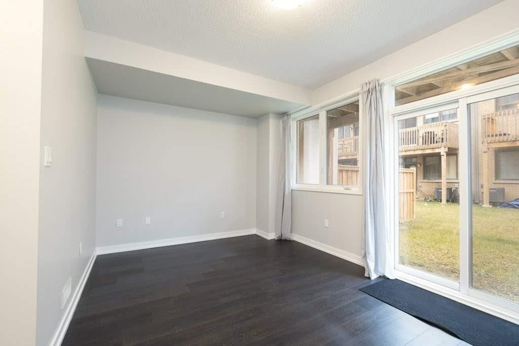 220 Squire Crescent