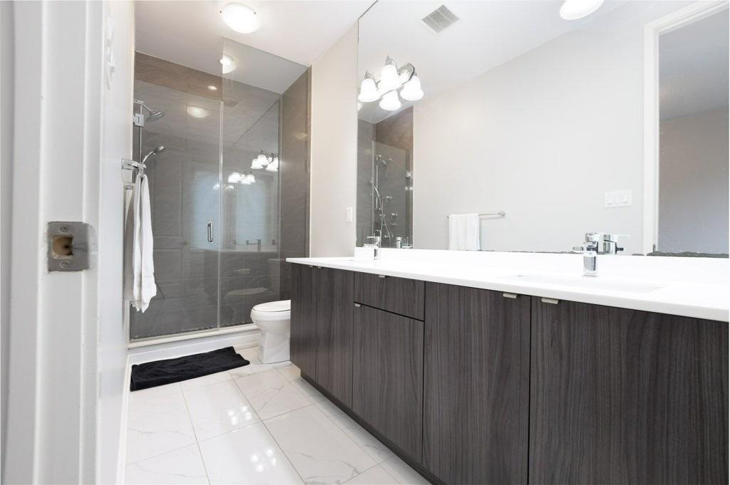 220 Squire Crescent