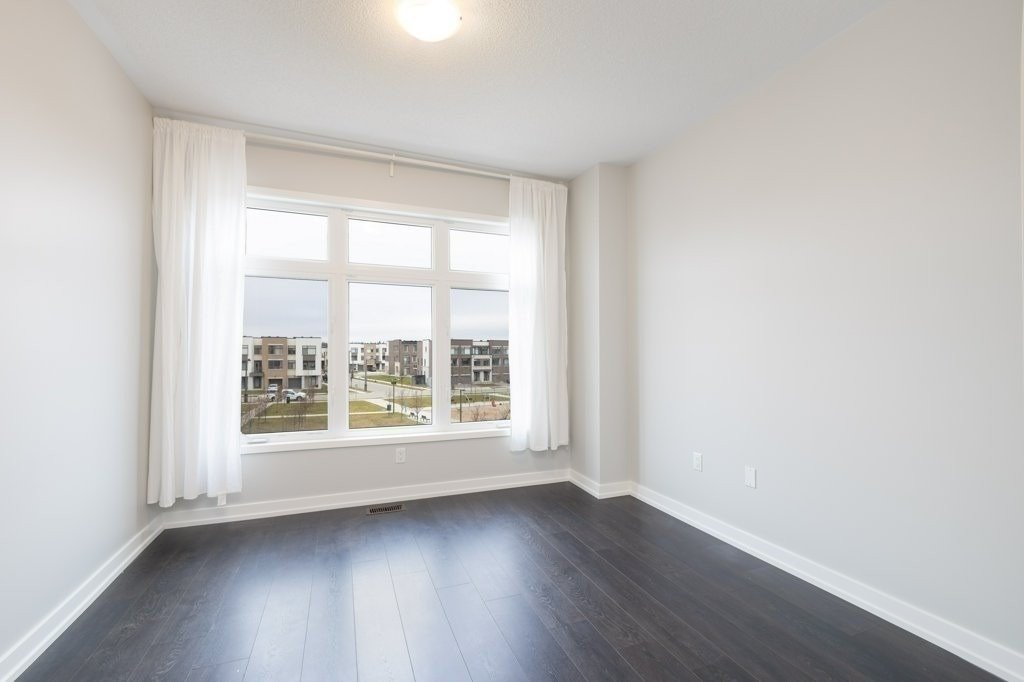 220 Squire Crescent