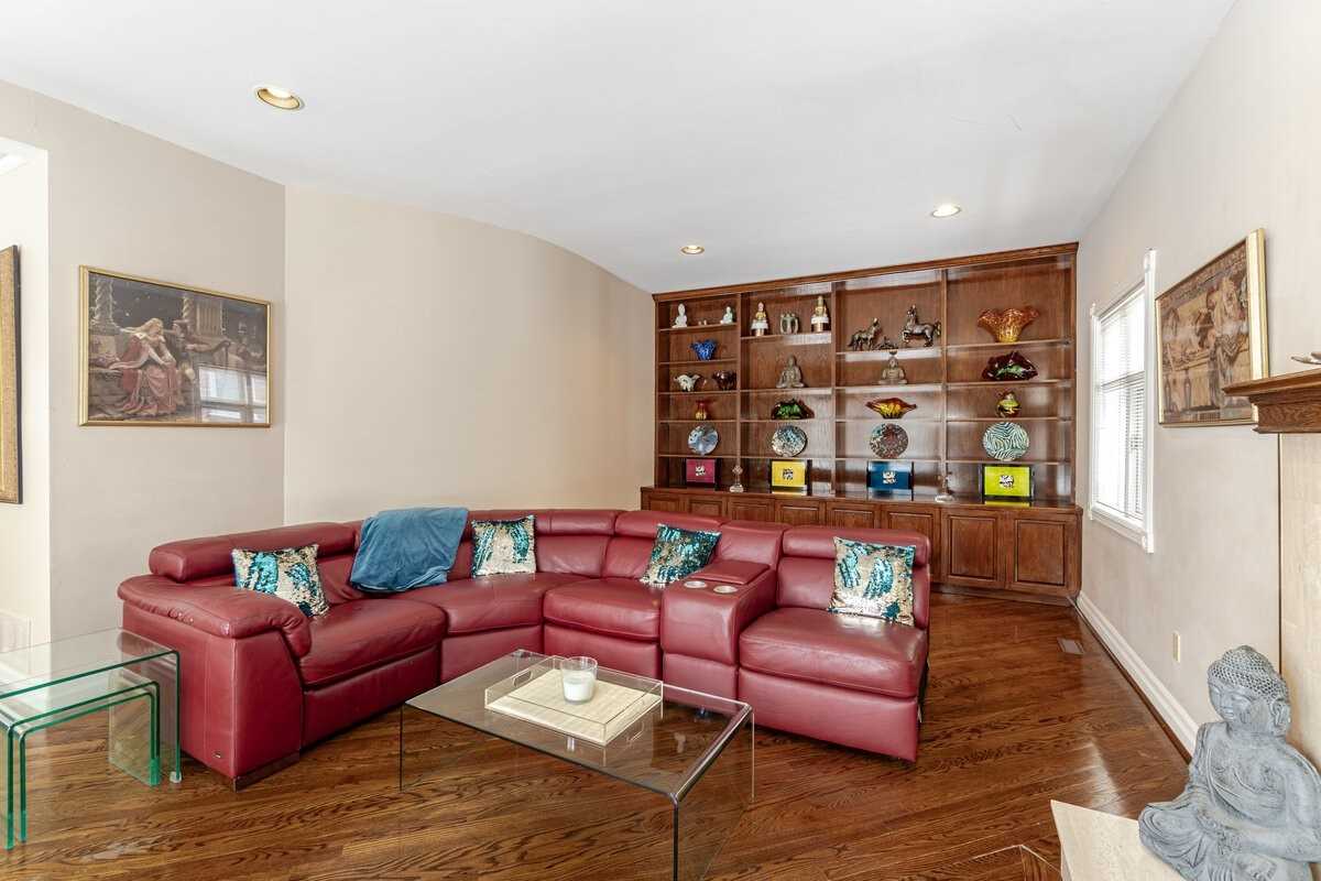 1551 Maple Ridge Dr