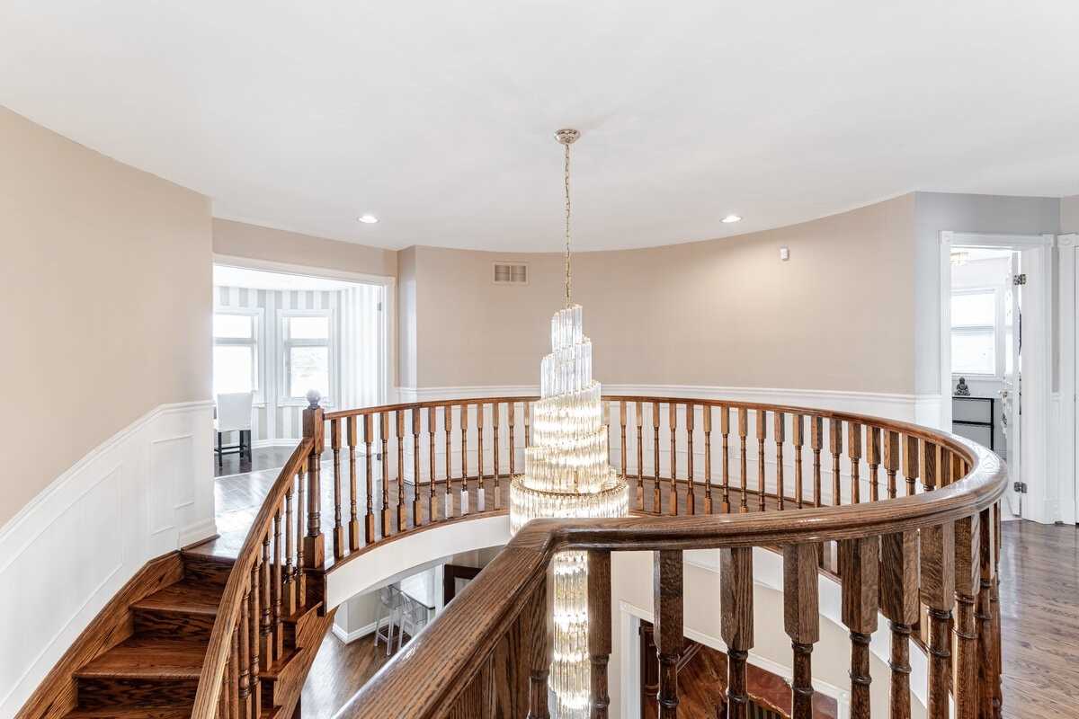 1551 Maple Ridge Dr