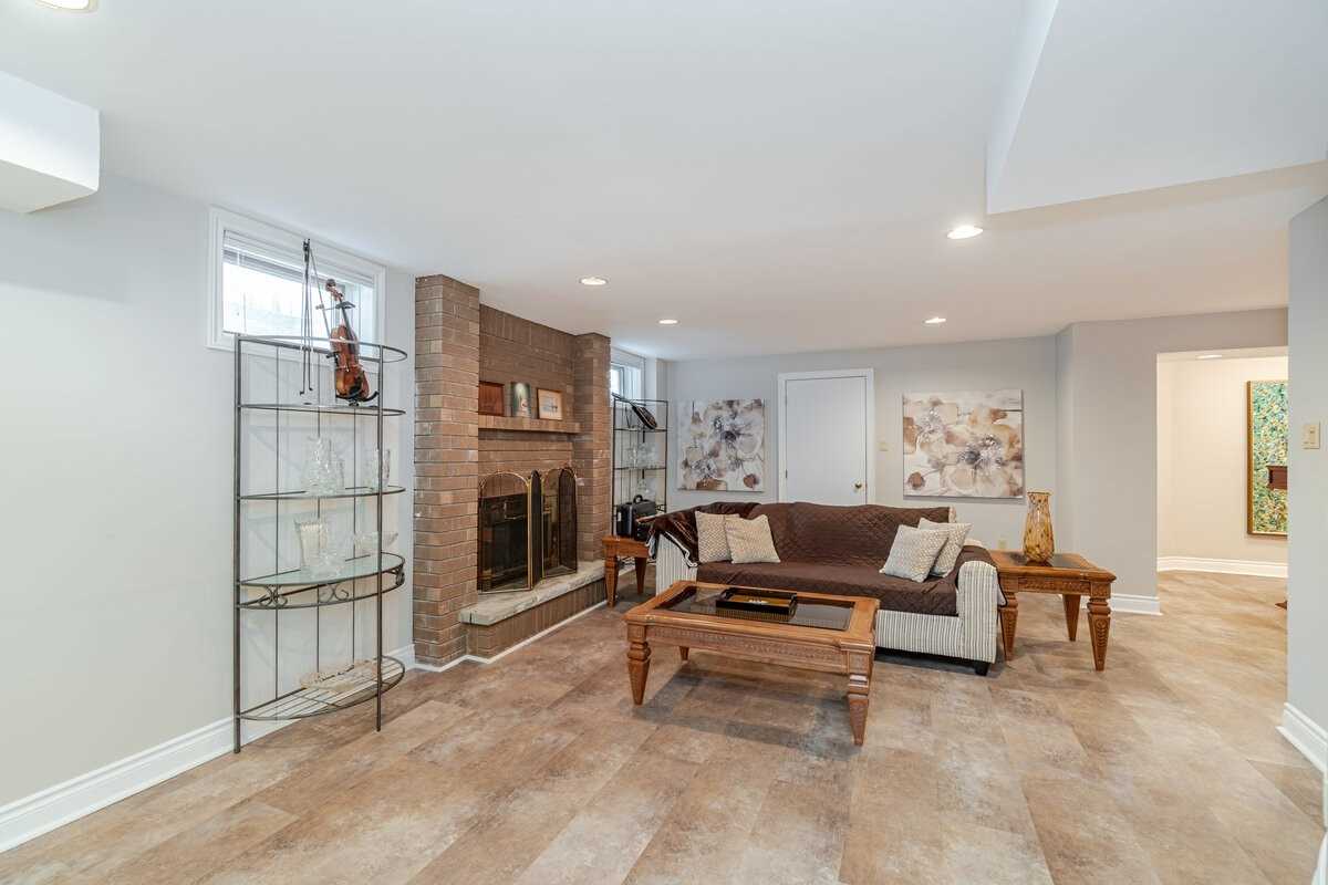 1551 Maple Ridge Dr