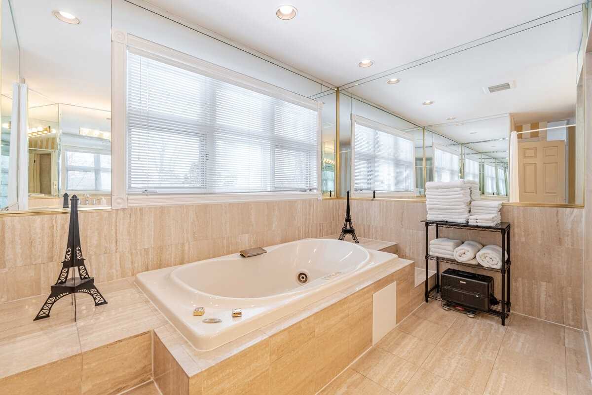 1551 Maple Ridge Dr